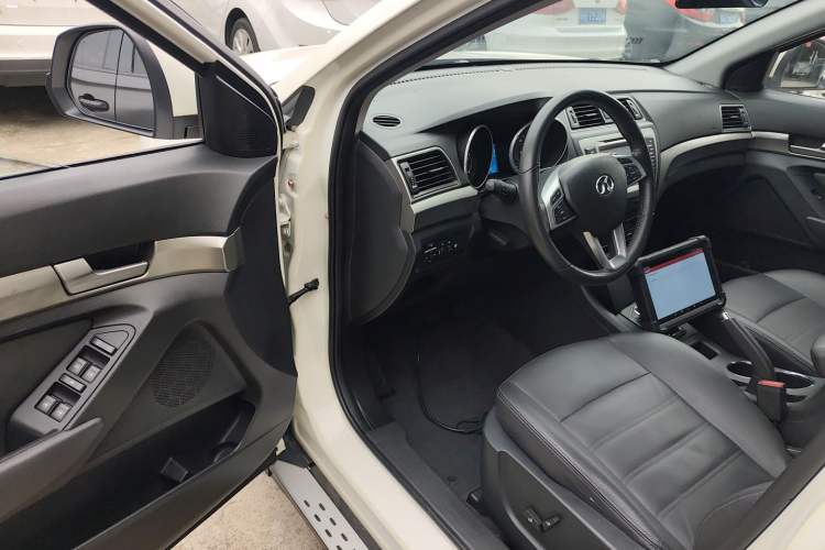 Used BAIC Senova X65 2015 2.0T Automatic Elite Model Driver Seat