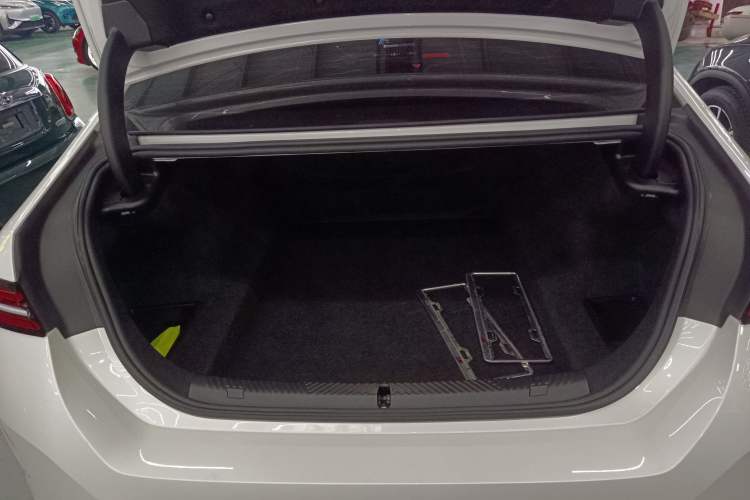 Used BMW 5 Series 2024 530Li Luxury Edition M Sport Package Trunk