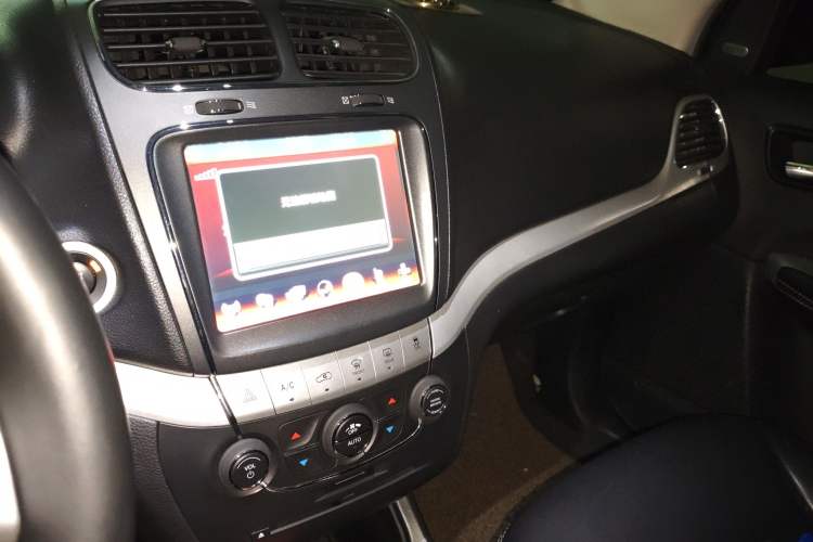 Used Dodge Journey 2013 2.4L Two-Wheel Drive Luxury Version