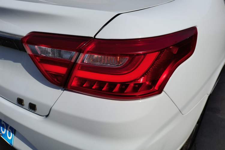 Used Geely Auto Vision 2019 Upgraded Model 1.5L Manual Luxury Version China VI Standard