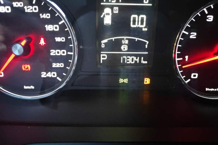 Used Roewe RX5 2016 20T Two-Wheel Drive Automatic Internet Smart Edition