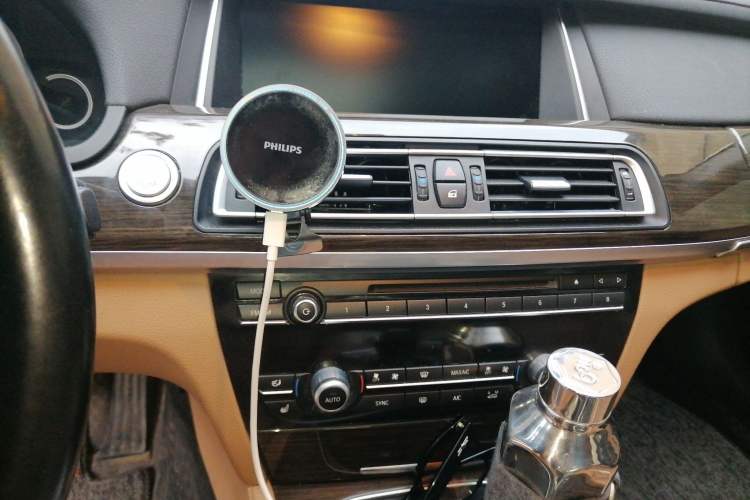 Used BMW 7 Series 2014 730Li Premium Edition Audio And AC Panel