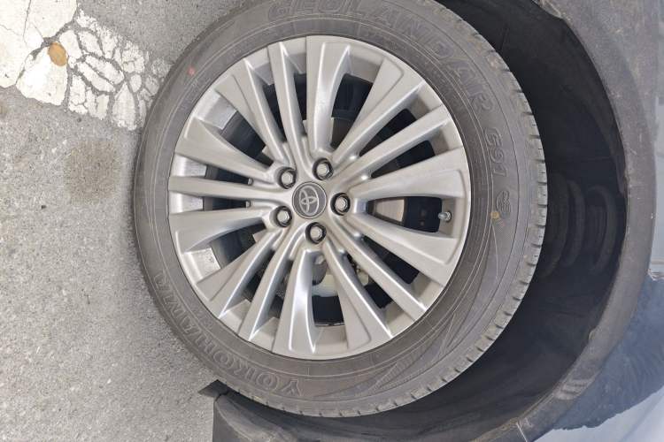 Used Toyota Harrier 2022 Dual-Engine 2.5L CVT Four-Wheel Drive Luxury Edition Right Front Wheel Hub