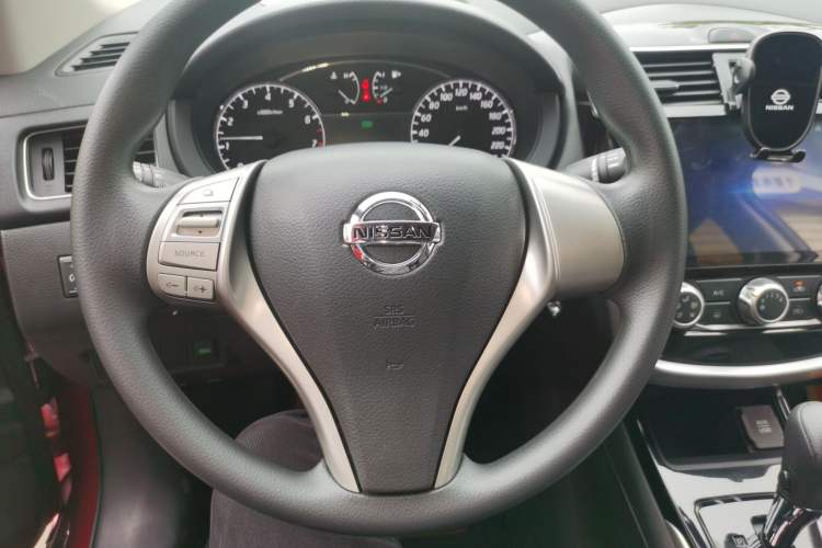 Used Nissan Tiida 2016 1.6L CVT Cool Dynamic Edition Center Console