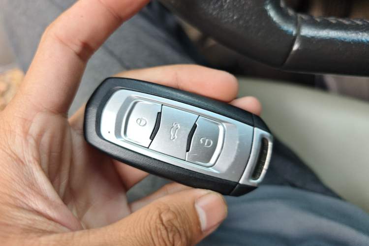 Used Geely Auto Emgrand 2016 Sedan 1.5L CVT Luxury Model
