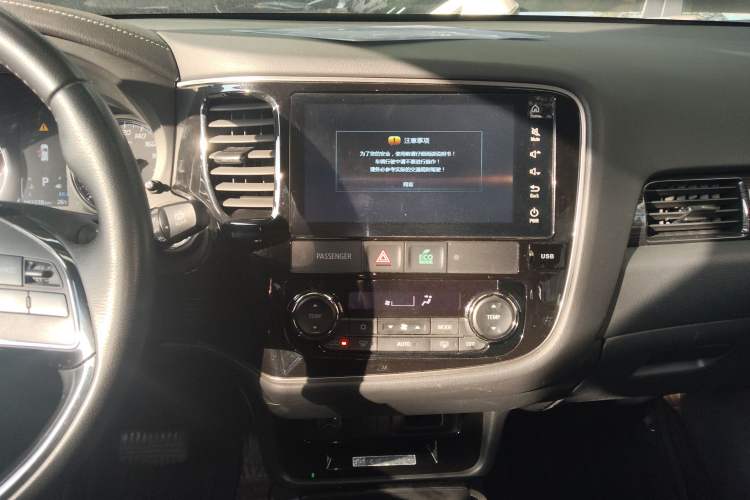 Used Mitsubishi Outlander 2019 2.0L Two-Wheel Drive Comfort Edition 7-Seater China VI Standard