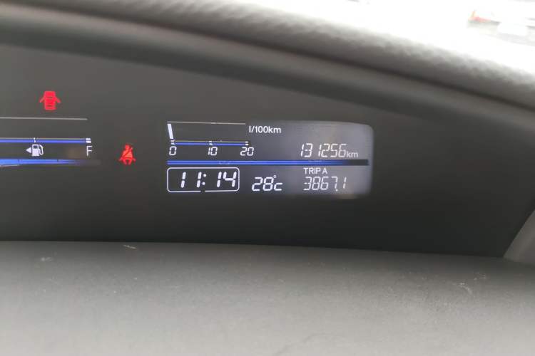 Used Honda Jade 2013 1.8L automatic Comfort version 5 seats Odometer Close Up