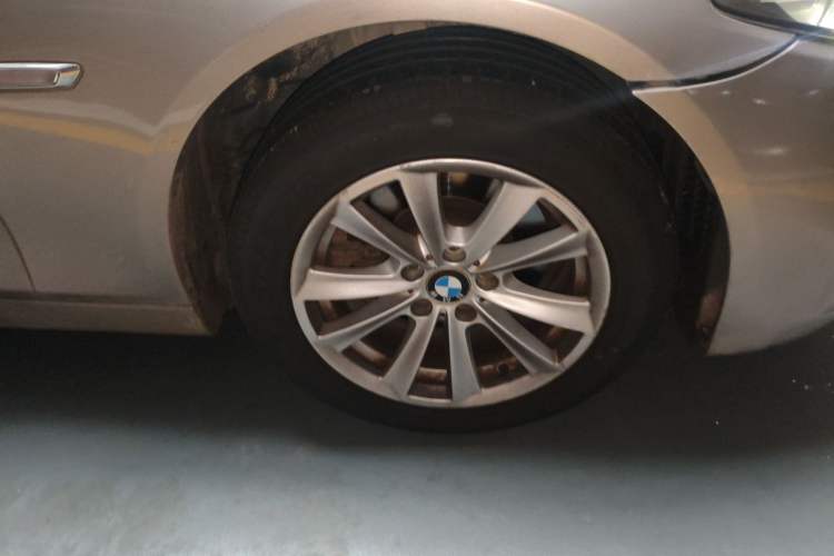 Used BMW 5 Series 2014 520Li Elegant Model Right Front Wheel Hub