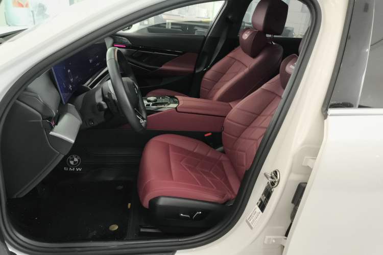 Used BMW 5 Series 2024 525Li M Sport Package Left Front Seat