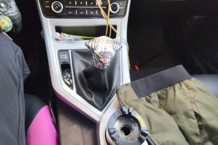 Used Geely Auto Vision 2019 Upgraded Model 1.5L Manual Luxury Version China VI Standard Gear Lever