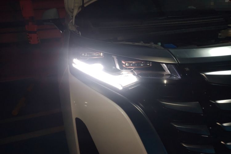 Used Denza D9 2022 DM-i 1040 Prestige Model Right Front Headlight