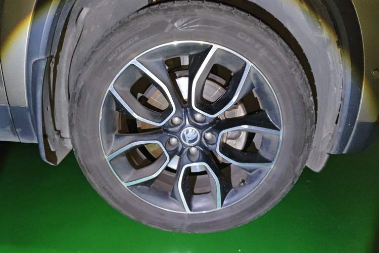 Used Skoda Kodiaq 2019 Facelifted TSI330 7-Seater Two-Wheel-Drive Deluxe Enjoyment Version China V Emission Standard Right Front Wheel Hub