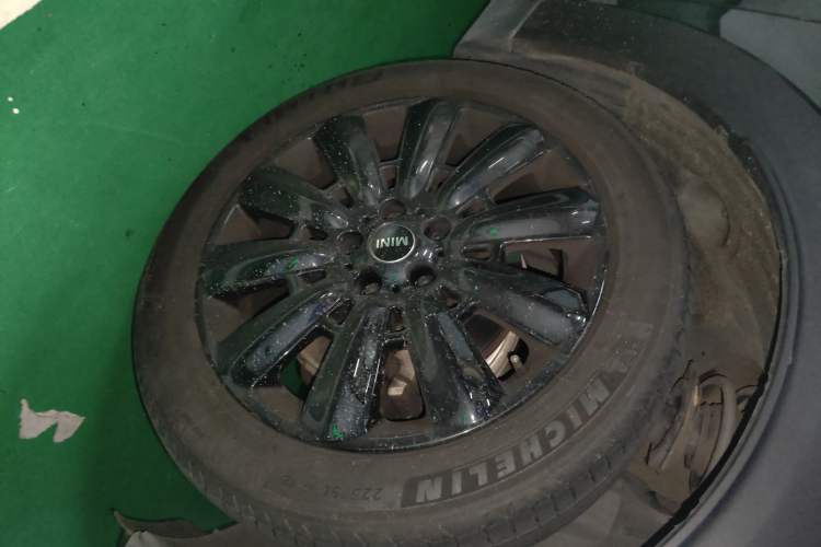 Used MINI Countryman 2018 1.5T COOPER Artist Right Front Wheel Hub