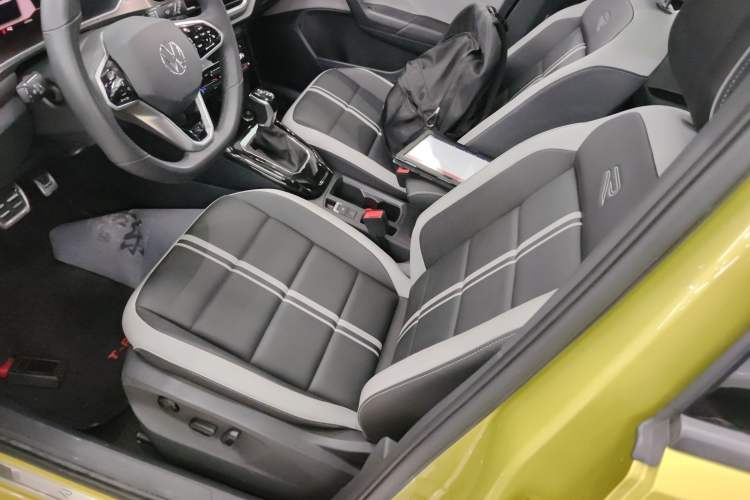 Used Volkswagen T-ROC 2023 300TSI DSG Two-Wheel Drive Starlight Edition
