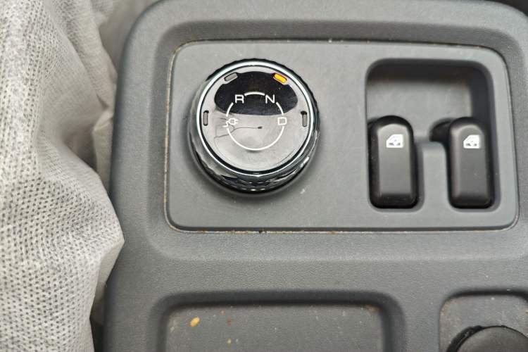 Used Wuling Yangguang 2024 300KM Comfort Version Passenger Van 75kW