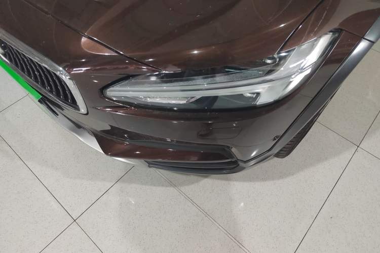 Used Volvo V90 2017 Cross Country T5 AWD Prestige Edition Left Front Headlight