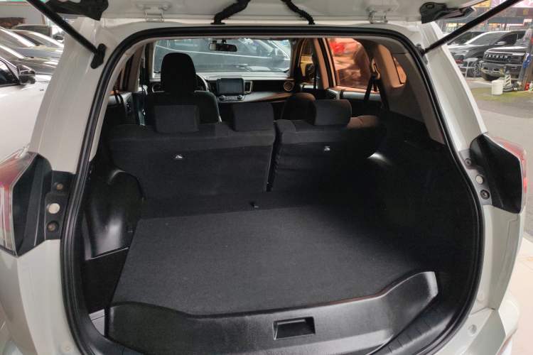 Used Toyota RAV4 2016 2.0L CVT Two-Wheel Drive Fashion Edition China V Standard