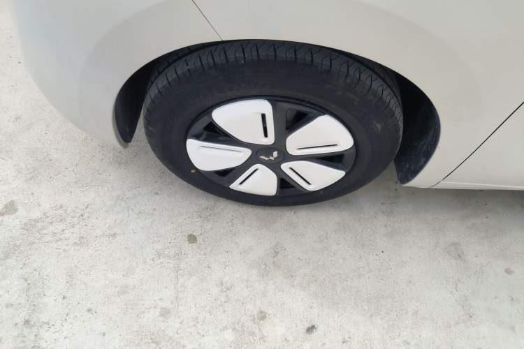 Used Wuling Hongguang MINIEV 2025 Four-Door Version Advanced Edition Left Front Wheel Hub