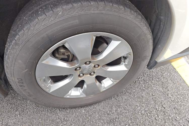 Used Subaru Outback 2010 2.5i Luxury Edition Right Front Wheel Hub