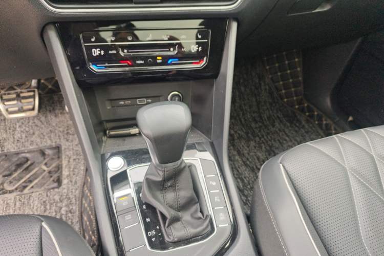 Used Volkswagen Tiguan L 2023 Restyled 330TSI Automatic Two-Wheel Drive R-Line Enhanced Comfort Version Gear Lever