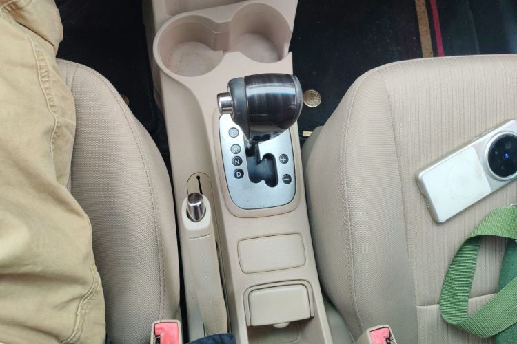 Used Kia Sportage 2013 2.0L Automatic Two-Wheel Drive GL Trim Gear Lever