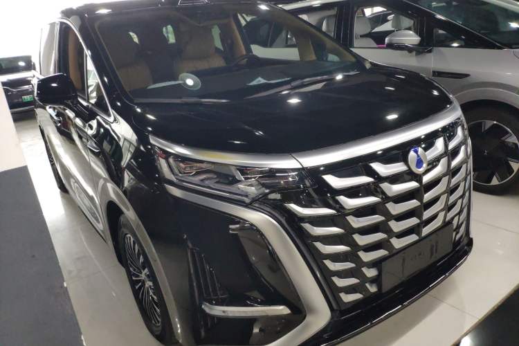 Used Denza D9 2025 DM-i Intelligent Drive 1020 Four-Wheel Drive Prestige Model