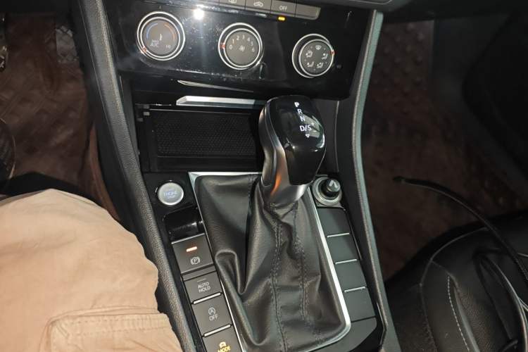 Used Volkswagen Sagitar 2019 200TSI DSG Comfort Version China VI Standard Gear Lever