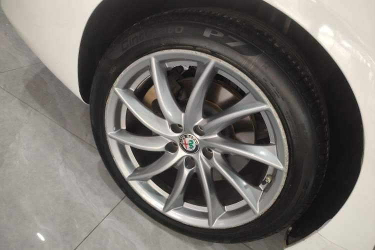 Used Alfa Romeo Giulia 2017 2.0T 280HP Luxury Edition
