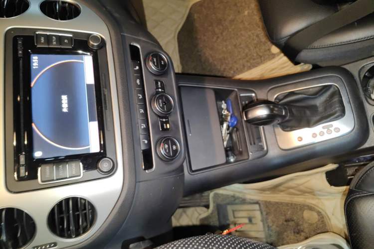 Used Volkswagen Tiguan 2013 1.8TSI Automatic Two-Wheel Drive Luxury Model Audio And AC Panel