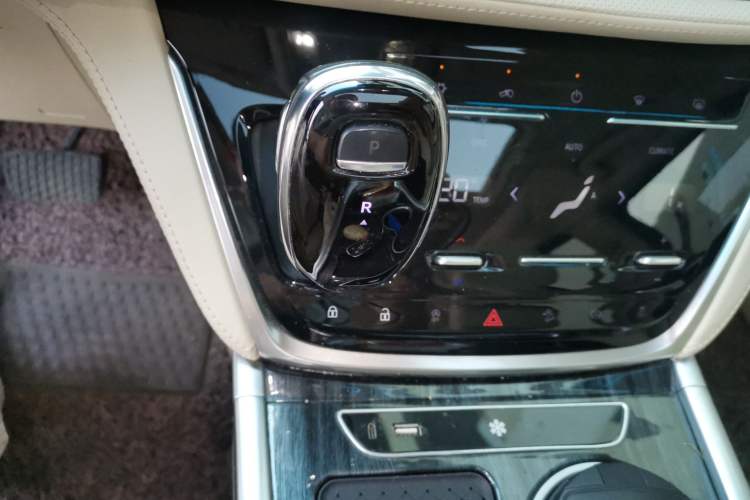 Used Buick GL8 2022 ES Landtrek 653T Luxury Edition Gear Lever