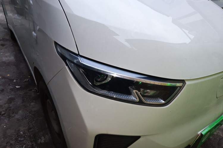 Used Wuling Yangguang 2024 300KM Comfort Version Passenger Van 75kW