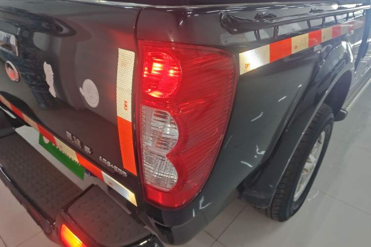 Used Great Wall Wingle 5 2017 2.0T European Version Diesel Two-Wheel Drive Elite Plus Big Double-Cab GW4D20D