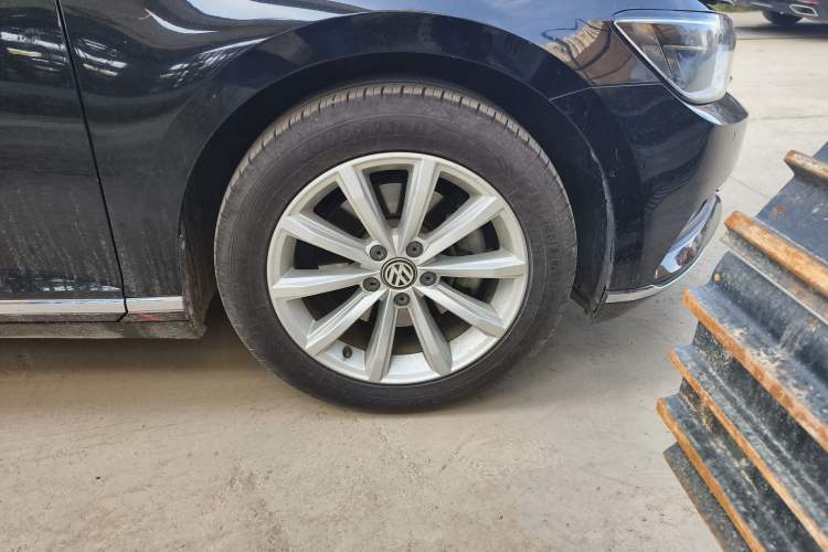 Used Volkswagen Magotan 2018 330TSI DSG Advanced Model Right Front Wheel Hub