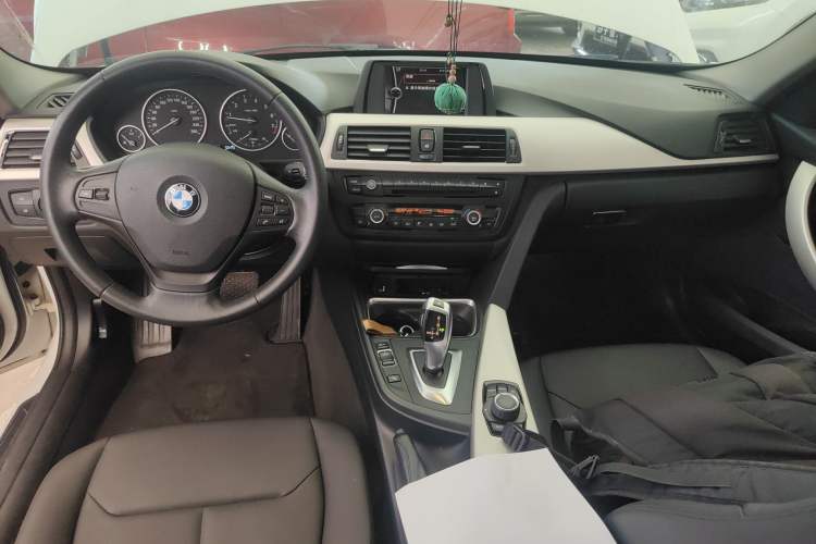 Used BMW 3 Series 2014 320Li Fashion Model Center Console