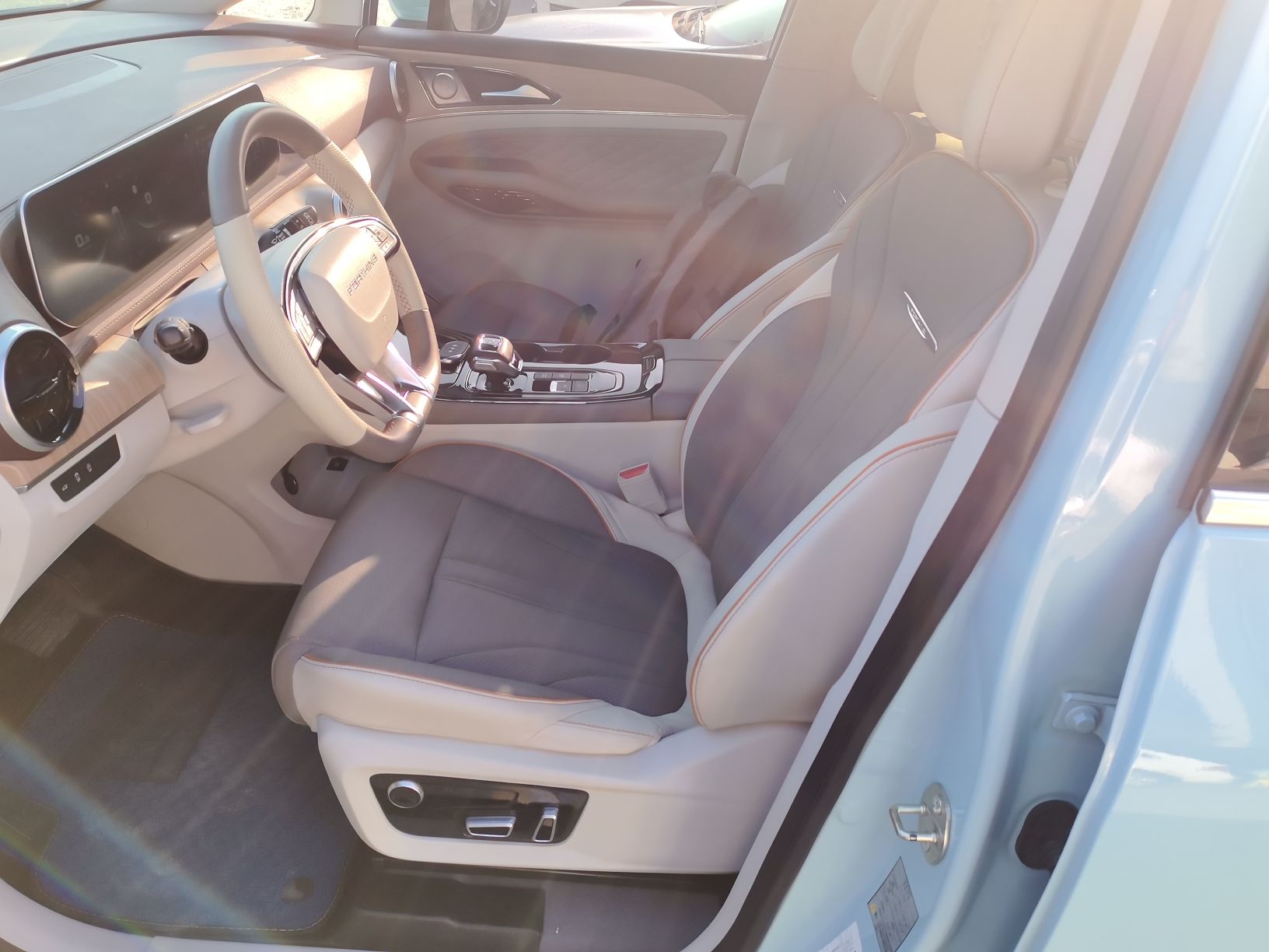 المقاعد الأمامية داخل السيارة