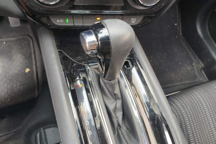 Used Honda Vezel 2015 1.8L CVT 2WD Elite Model
