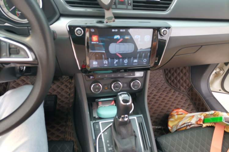 Used Skoda Superb 2018 TSI280 DSG Comfort Edition China V Standard Audio And AC Panel