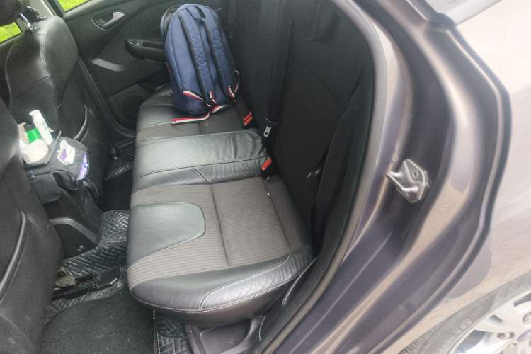 Used Ford Focus 2012 Sedan 1.6L Automatic Fashion Edition