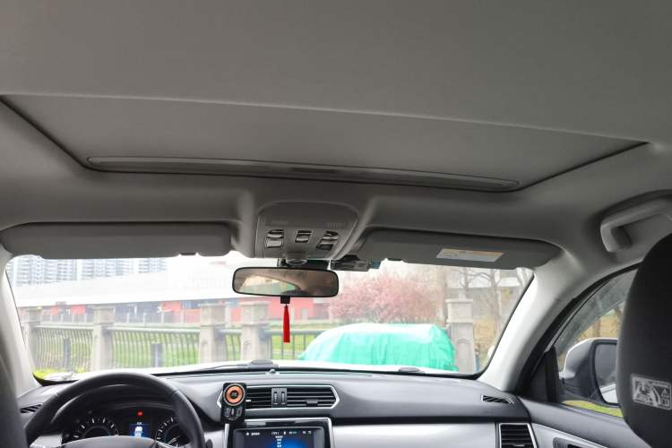 Used Haval H2 2017 Red-Label 1.5T Manual Two-Wheel Drive Luxury Model
