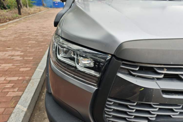 Used Great Wall Poer 2020 2.0T Off-Road Version Automatic Gasoline Four-Wheel Drive High-End Edition GW4C20B Right Front Headlight