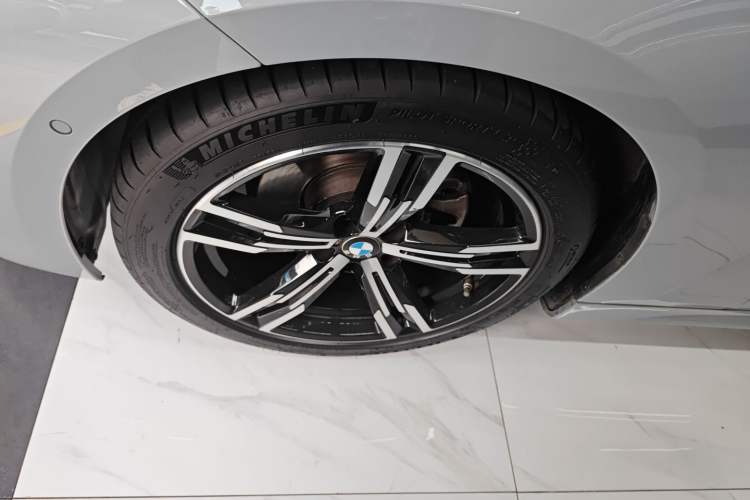 Used BMW 4 Series 2023 425i M Sport Package Left Front Wheel Hub