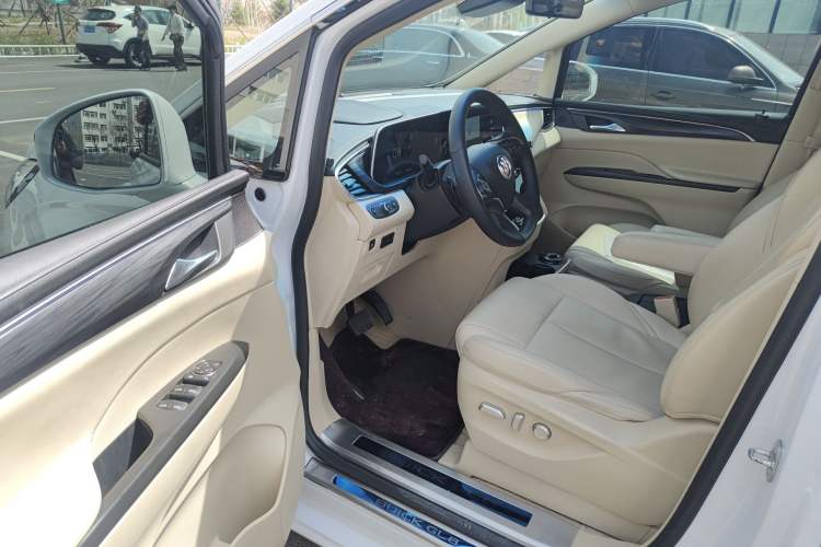 Used Buick GL8 2022 ES Landtrek 653T Luxury Edition