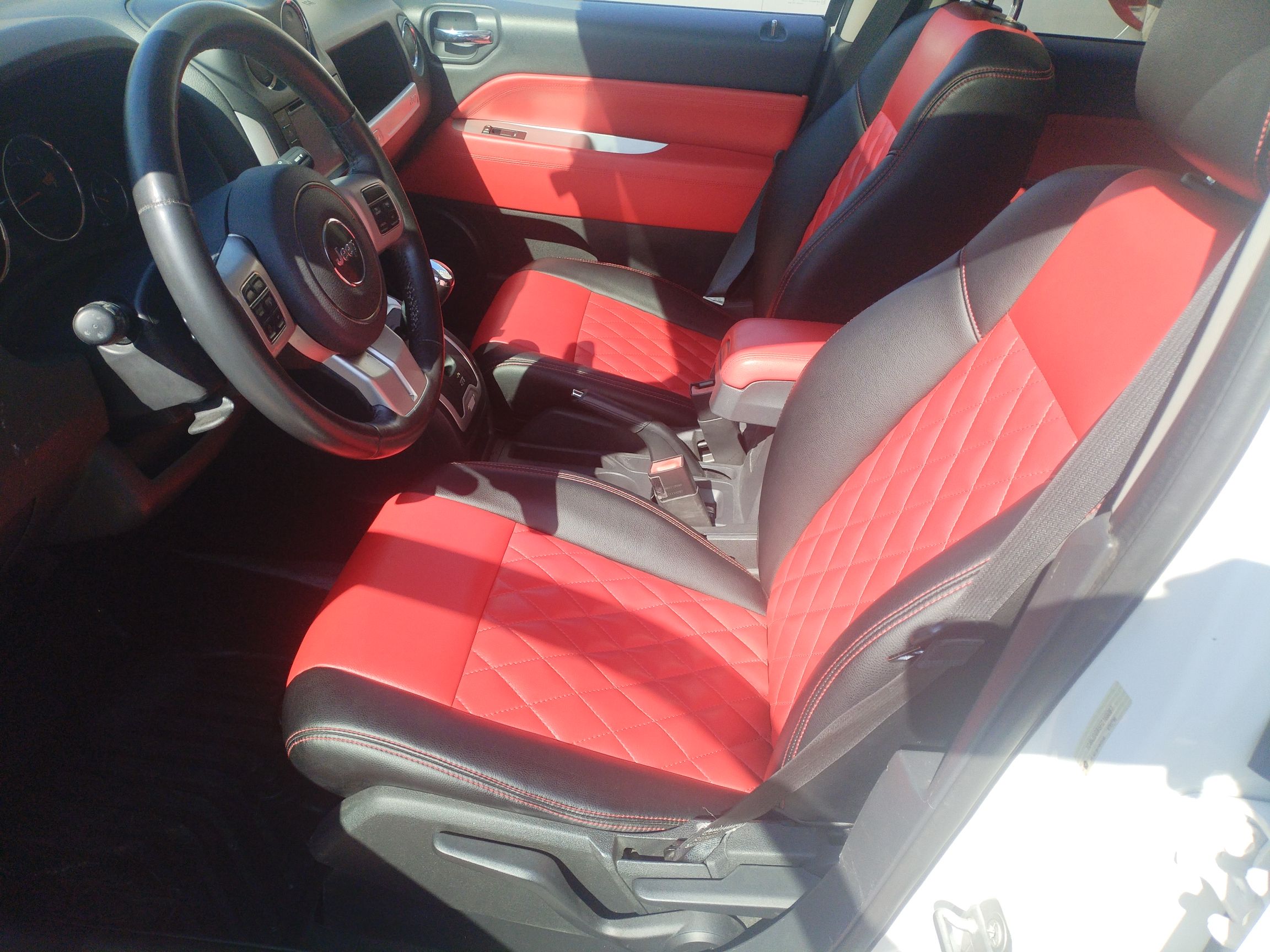 Переднее сиденье в автомобиле