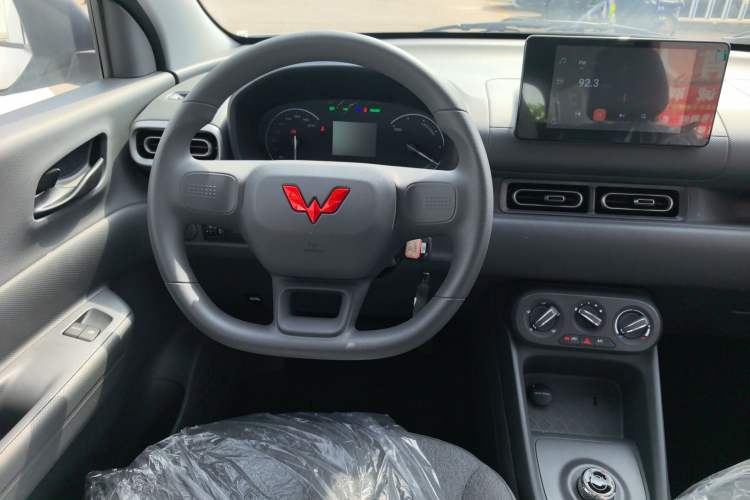 Used Wuling Hongguang New Energy 2024 All-Electric Model 300KM Standard Version Steering Wheel