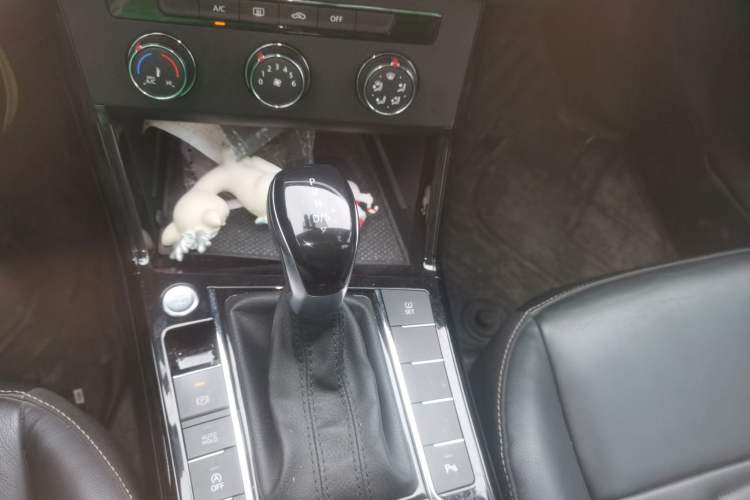 Used Volkswagen Passat 2021 330TSI Elite Edition Gear Lever