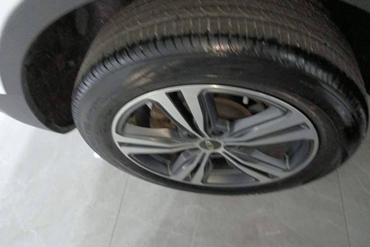 Used Geely Auto Emgrand X7 Sport 2022 1.8TD DCT Zhiya Trim Right Rear Wheel Hub
