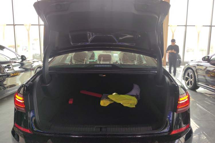 Used Volkswagen Passat New Energy 2025 430 PHEV Hybrid Business Edition Trunk