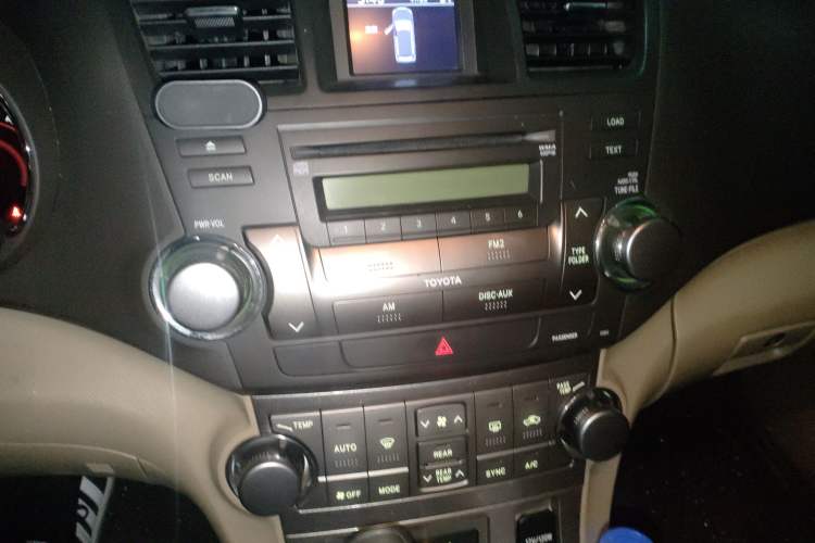 Used Toyota Highlander 2012 2.7L Two-Wheel Drive 7-Seater Luxury Edition
