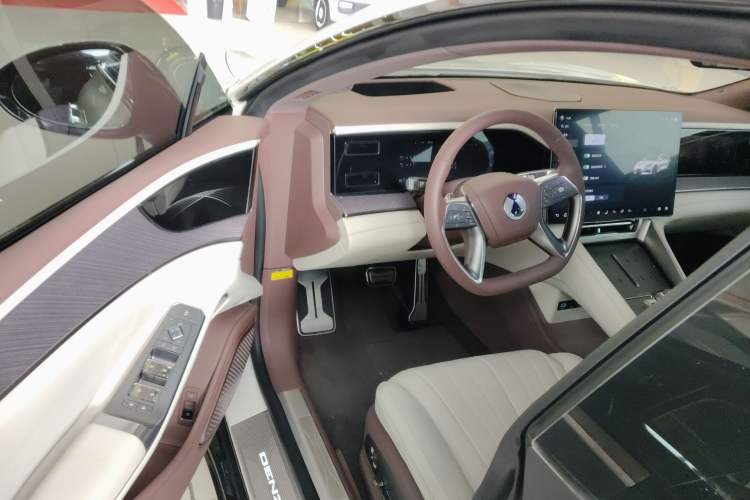 Used Denza Z9GT 2024 630 All-Wheel Drive Max Edition