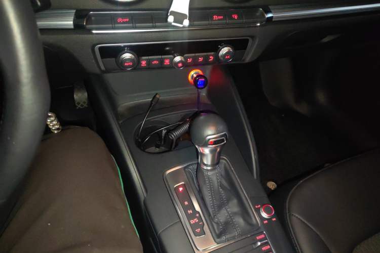 Used Audi A3 2014 Limousine 40 TFSI S line Comfort Model Gear Lever